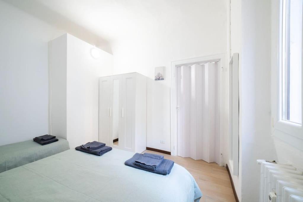 Apartment 4 Stops From The City Center Milan Bagian luar foto
