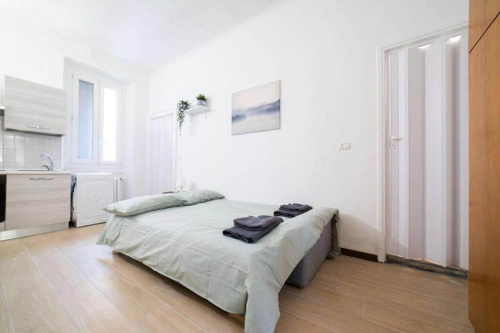 Apartment 4 Stops From The City Center Milan Bagian luar foto