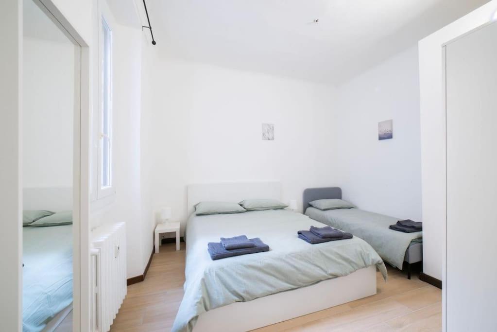 Apartment 4 Stops From The City Center Milan Bagian luar foto